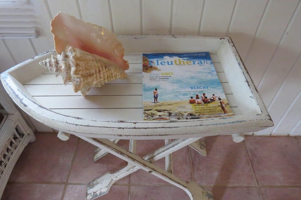 Island Décor and Reading Material
