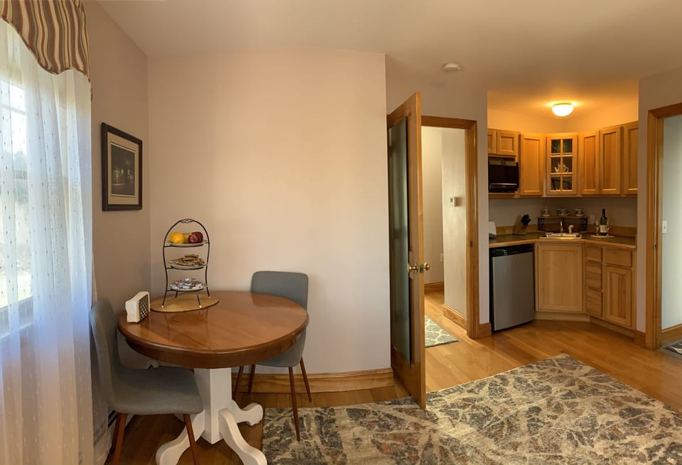 Dining and Kitchenette