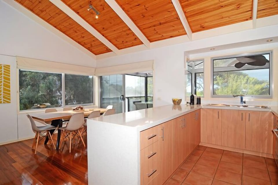 Fully equipped kitchen and dining