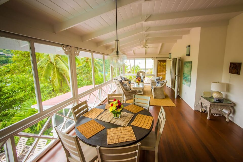 Upper level dining and livingroom