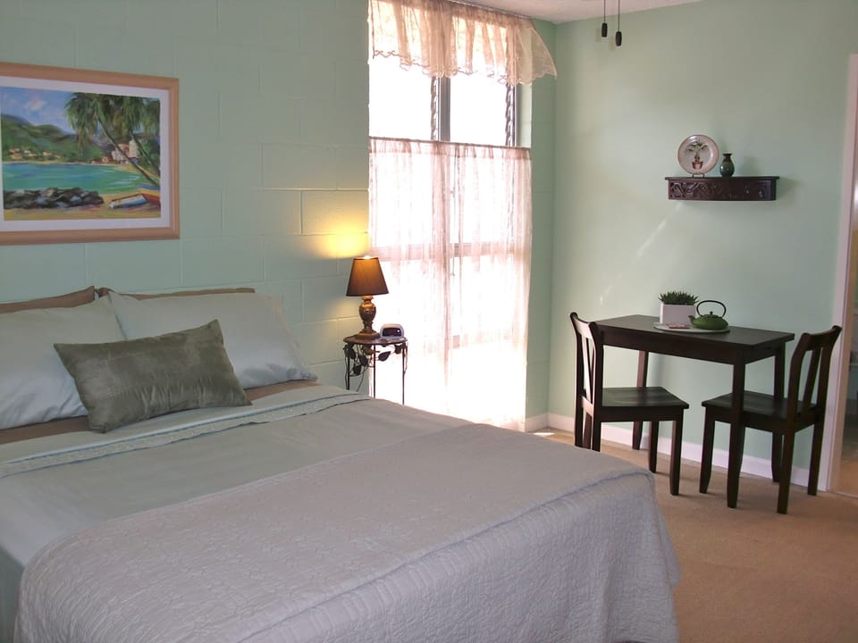 #704A:
Bed with Dining Area