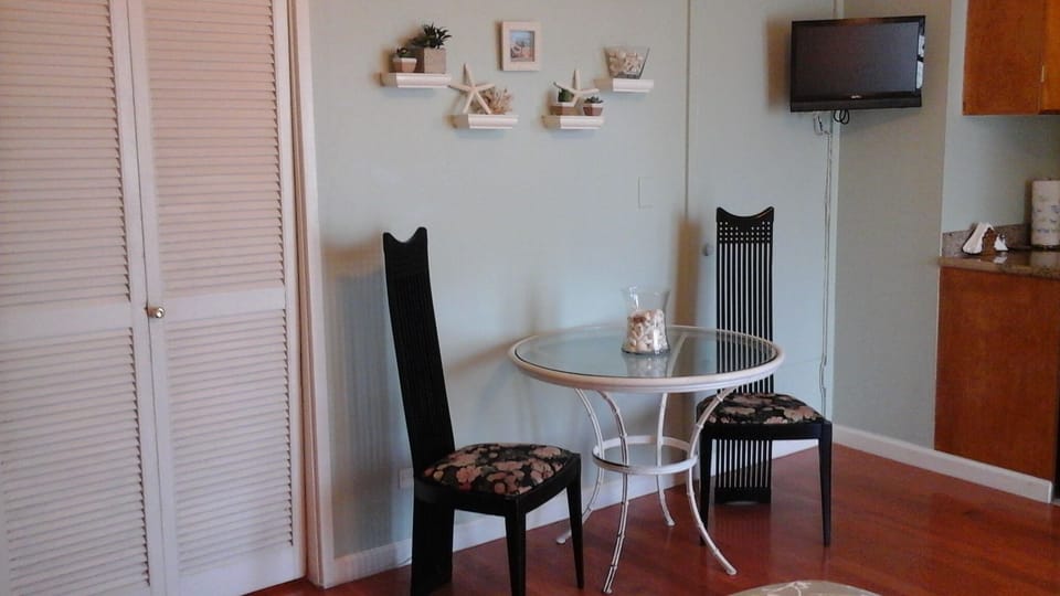 503A peak to walking closet