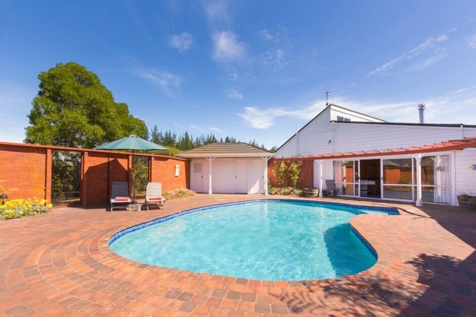 Swimming Pool access via Cottage Games Room