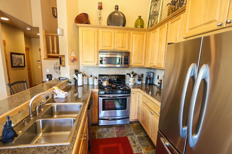 Full suite of stainless steel appliances
