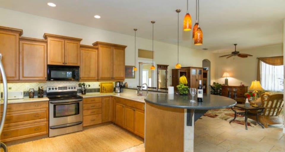 Fully stocked kitchen for the discerning chef