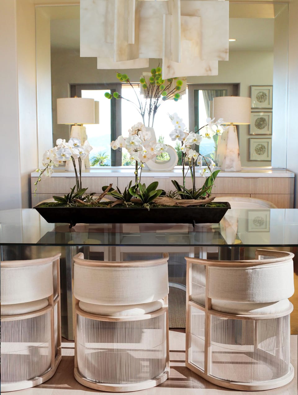 The intersection of neutral tones & natural light.