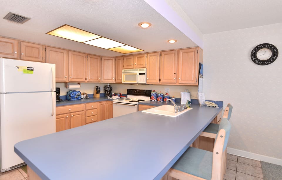 Full Size Kitchen-Microwave, Stove, Dishwasher, Refrigerator w/Ice Maker