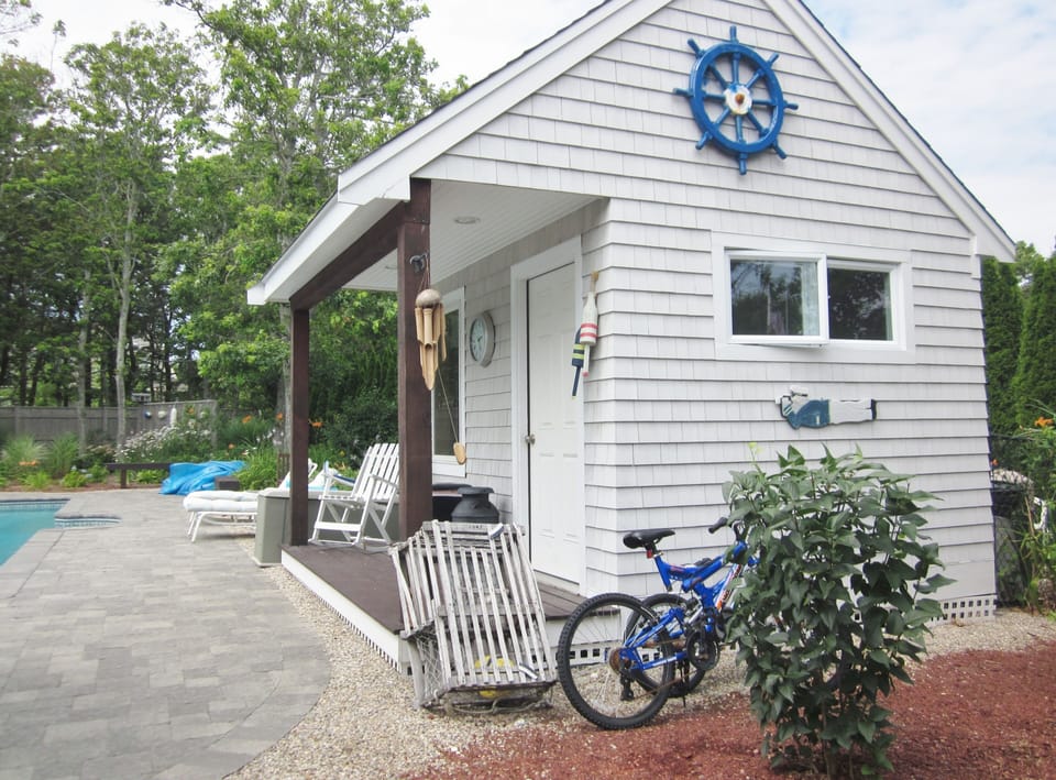 pool house