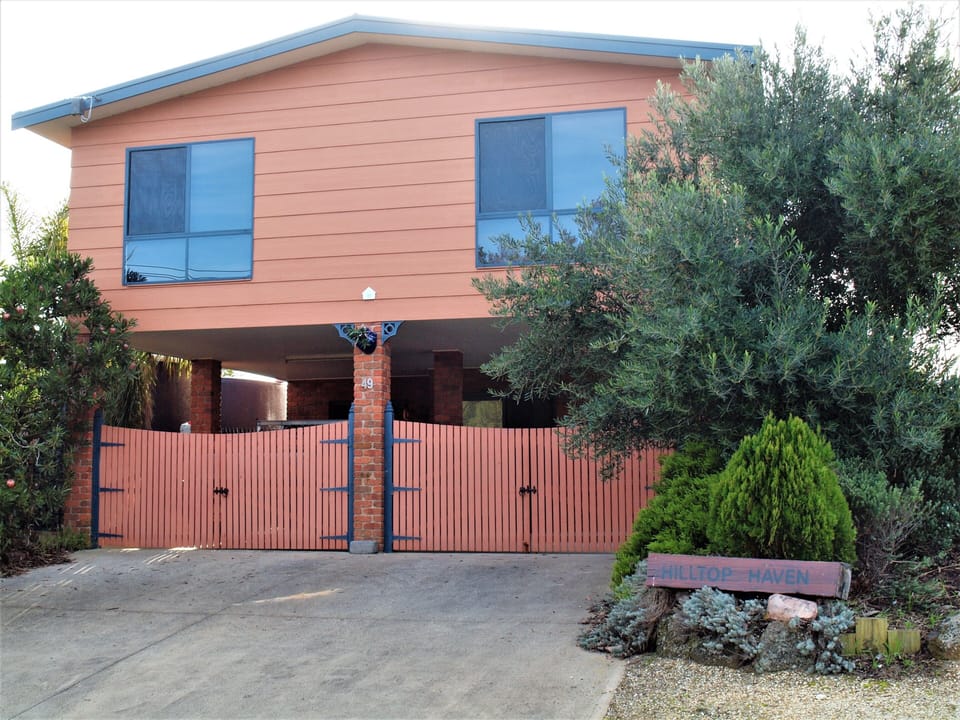 Hilltop Haven front of house