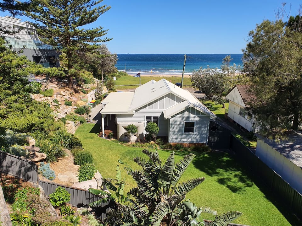 Arriba Beachfront Cottage Thirroul