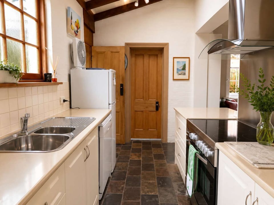 Well-appointed kitchen with dishwasher
