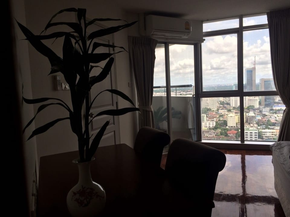 Amazing 2BR @BTS Emporium harbor & sky v