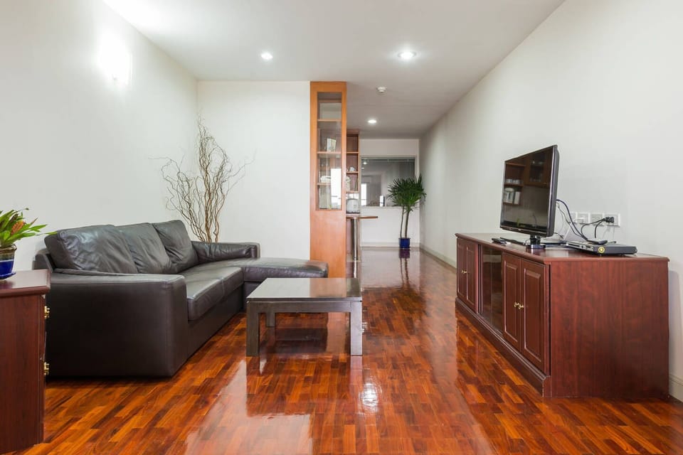 Amazing 2BR @BTS Emporium harbor & sky v