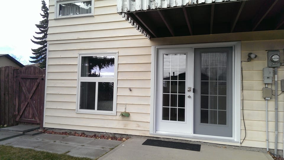 Private Entrance from fenced backyard, more convenient and safety.
