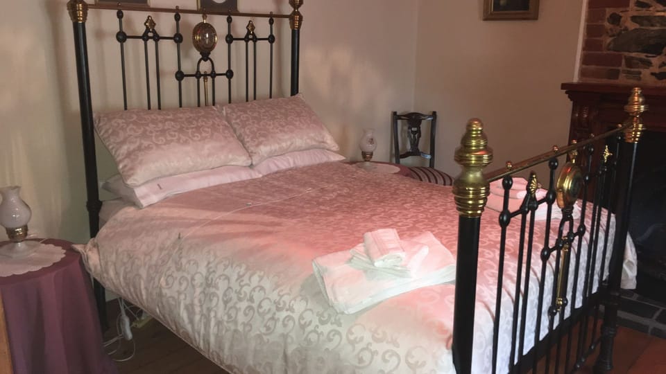 cosy brass bed