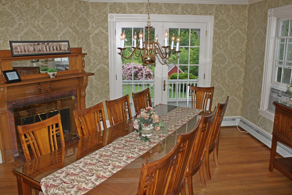 Dining room. French doors to Veranda. Adjacent to butler's kitchen. 