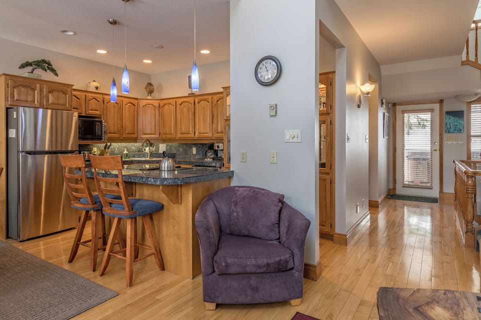Kitchen Breakfast Bar
