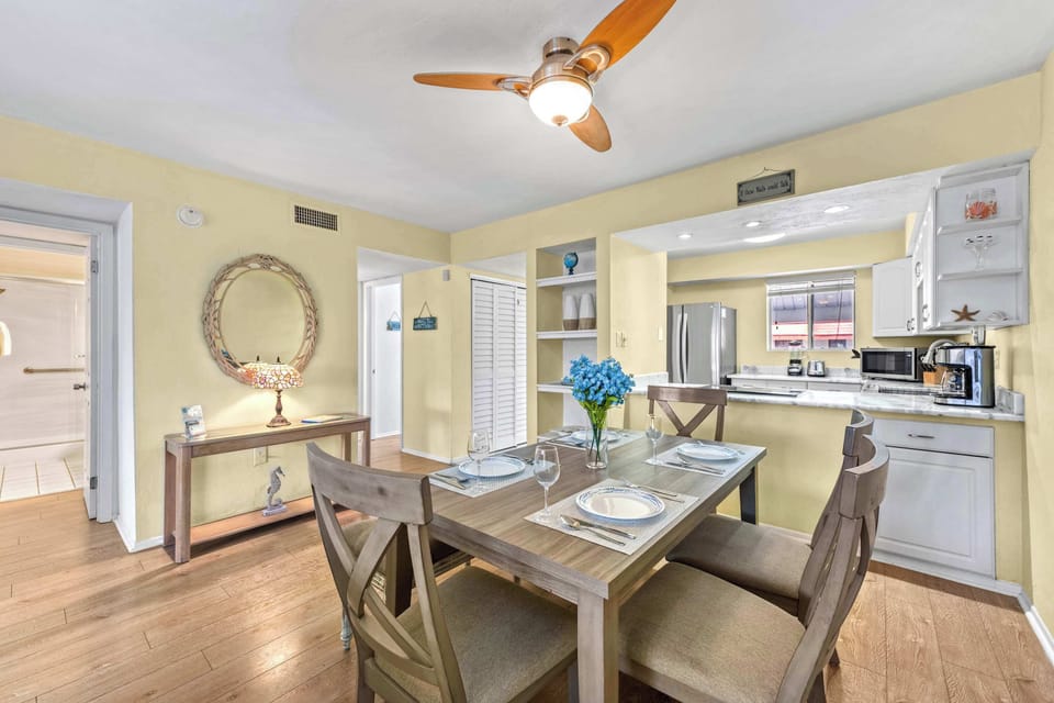 Open-Concept Living & Dining – Bright, Beachy Comfort at Dan’s Florida Condo