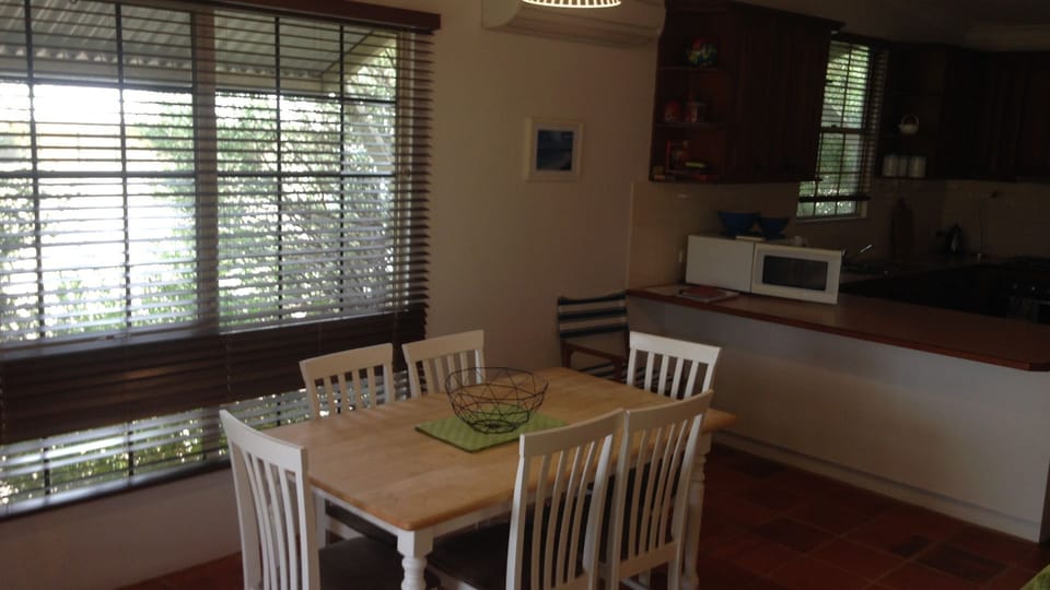 open dining/kitchen