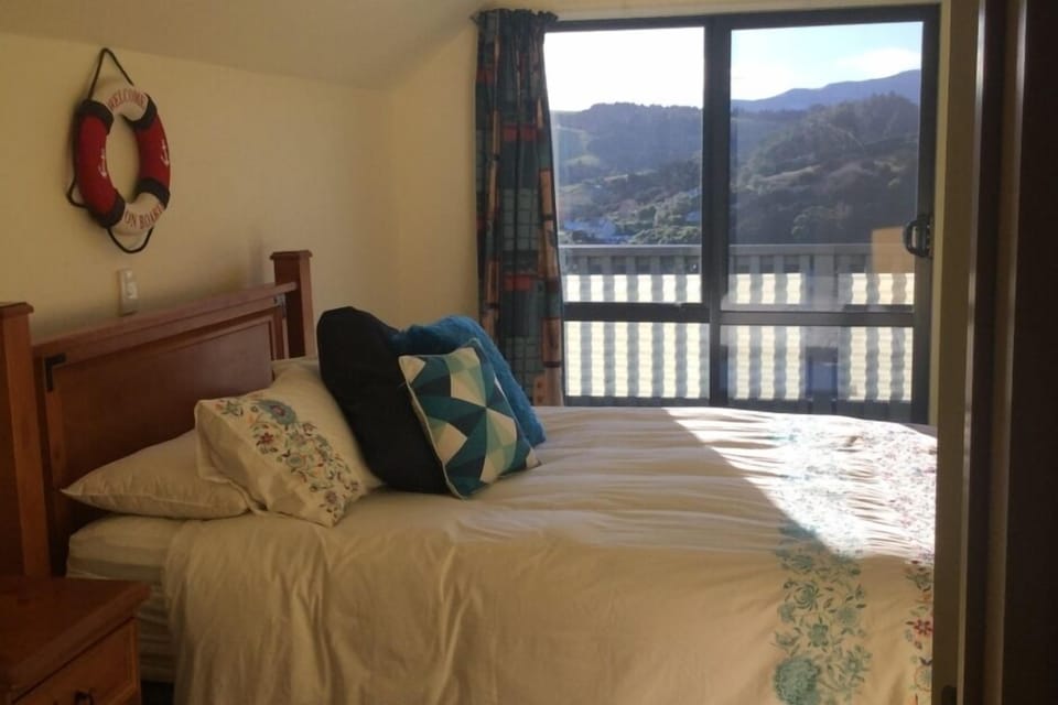 MAIN BEDROOM