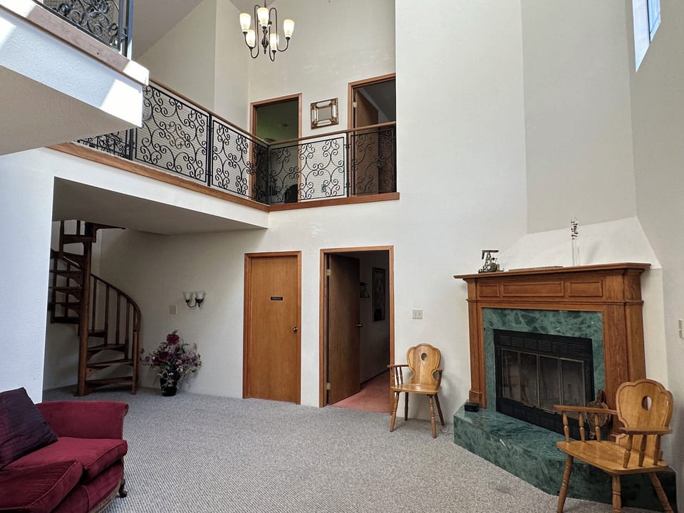 Entry showing loft