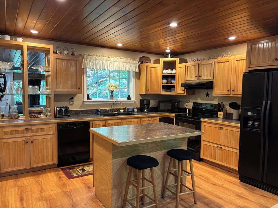 Full spacious kitchen
