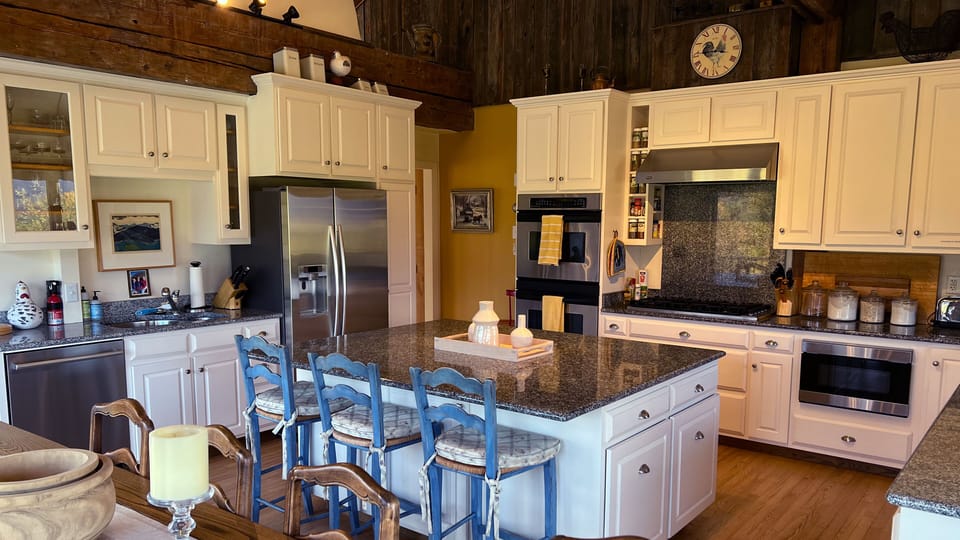 "a cooks kitchen" - two sinks, two dishwashers, 6 burner Viking, double ovens