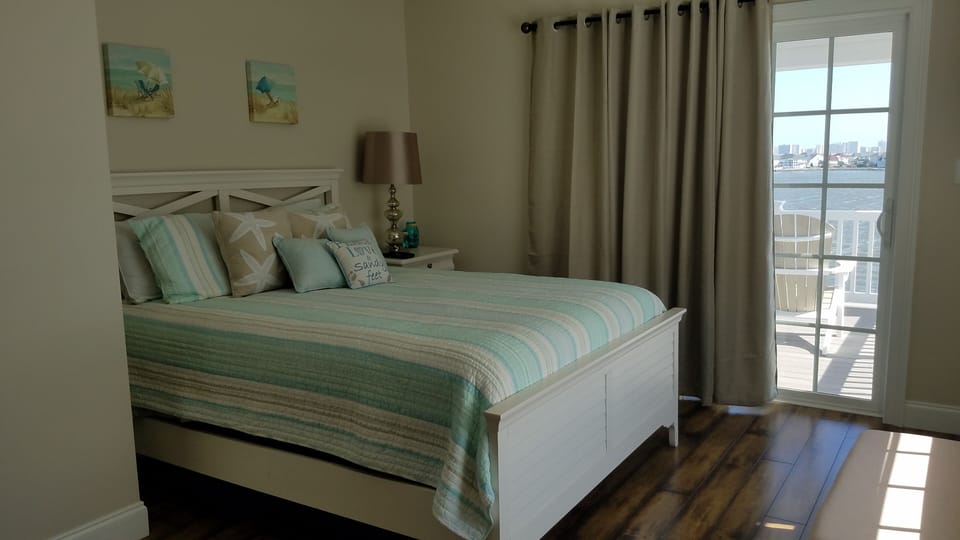 Mermaid bedroom 3rd fl w/ balcony and private bath