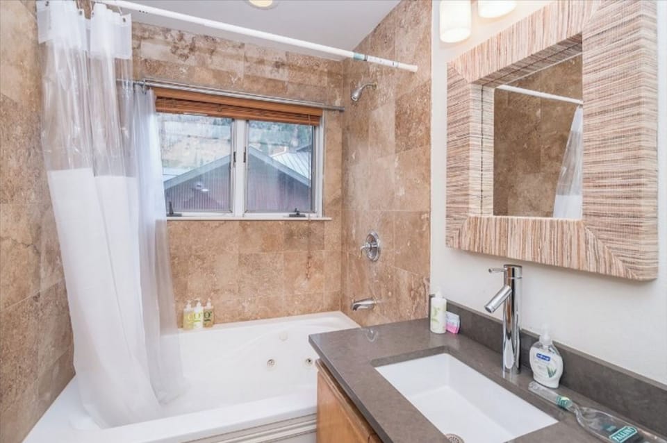 Master bathroom 