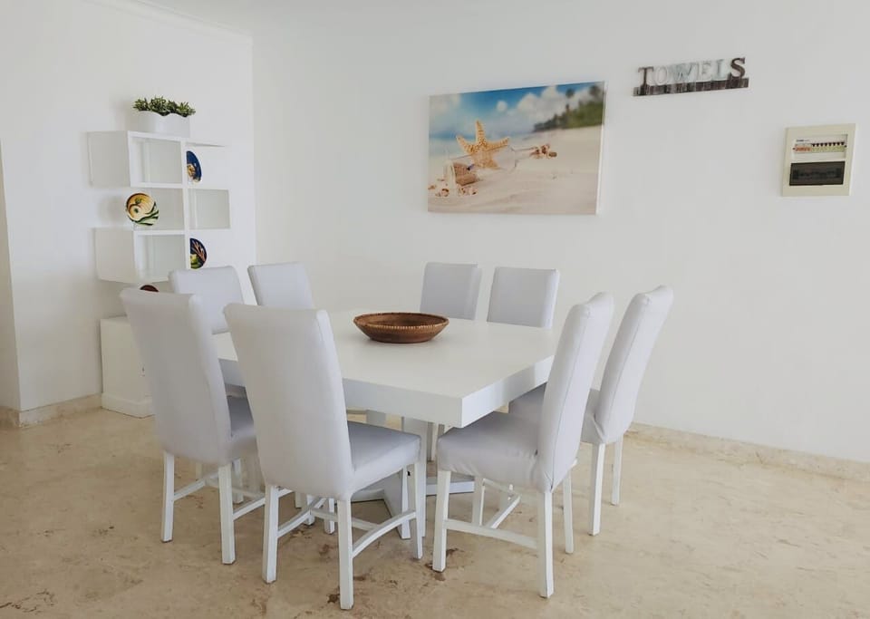 Dinning table that fits all 