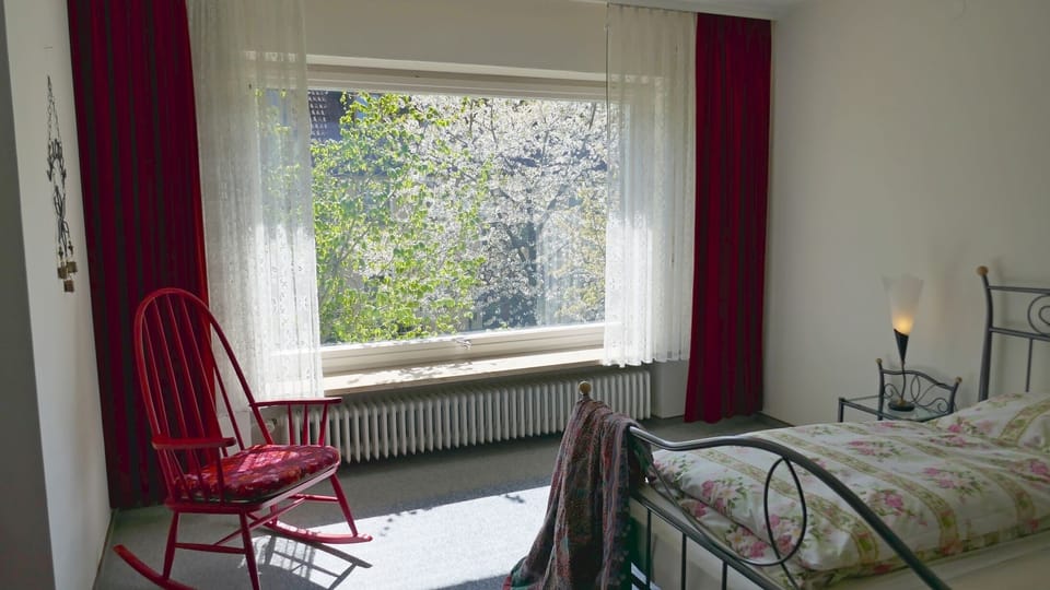 1. Stock, 36 m² mit Balkon, 1. floor, 43 square yards, bedroom with balcony, 