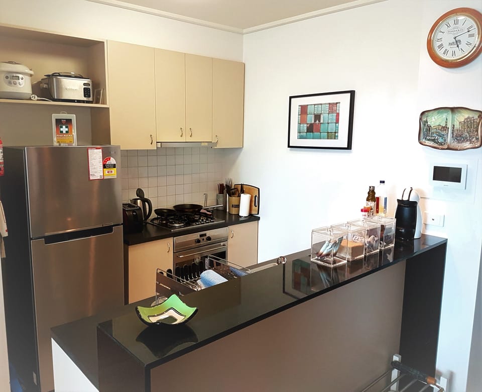 Kitchen complete with amenities. 