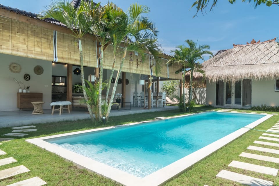 Beautiful 4 BR villa in Seminyak square