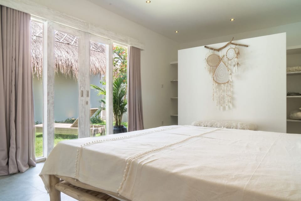 Beautiful 4 BR villa in Seminyak square