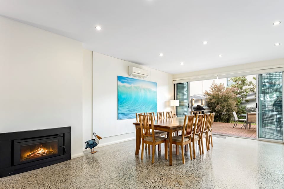 Dining area with seating for 10+