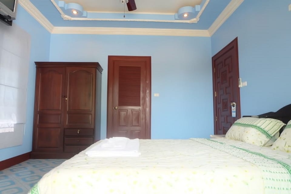 Room 5, interior view.