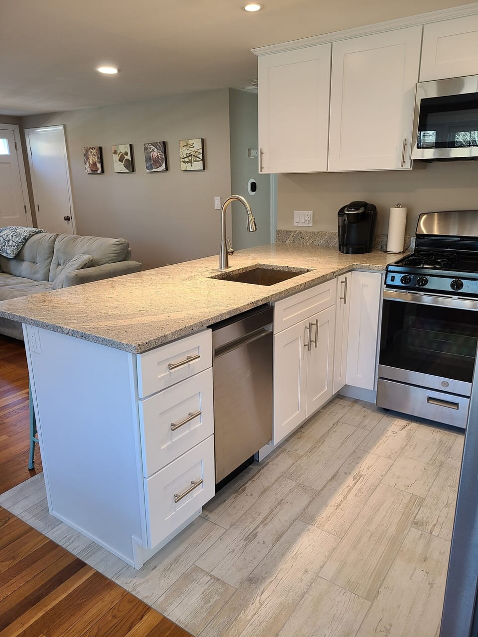 Brand new kitchen with dishwasher! 