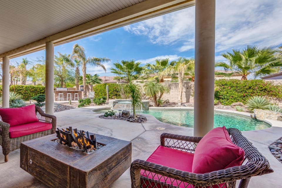 Private Backyard with Gas Fire Pit & Seating