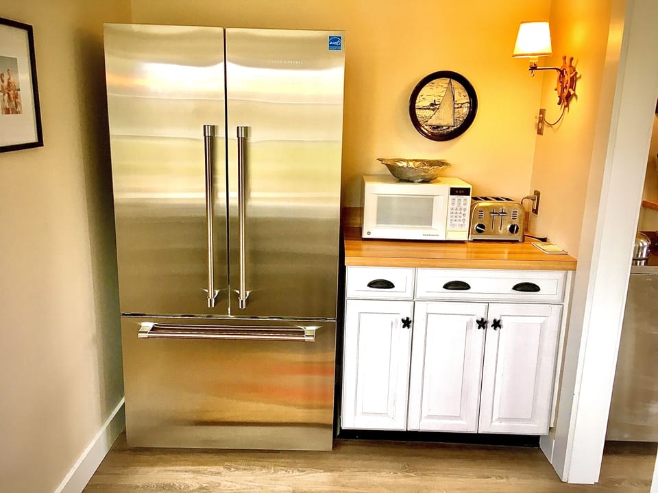 Kitchen area partial

