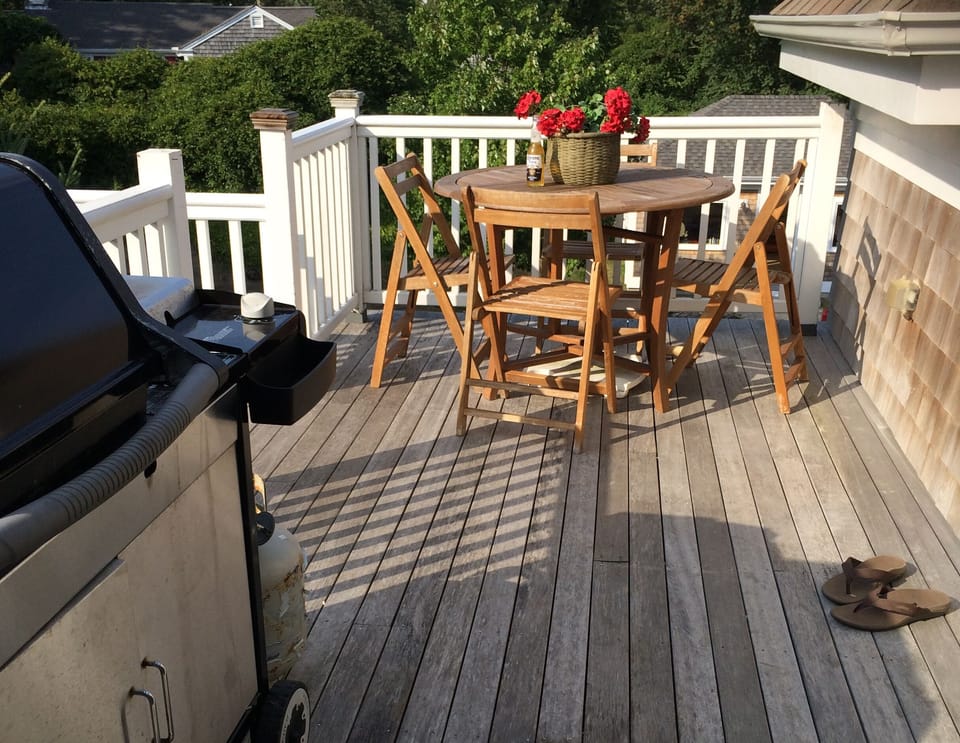 Deck with grill 