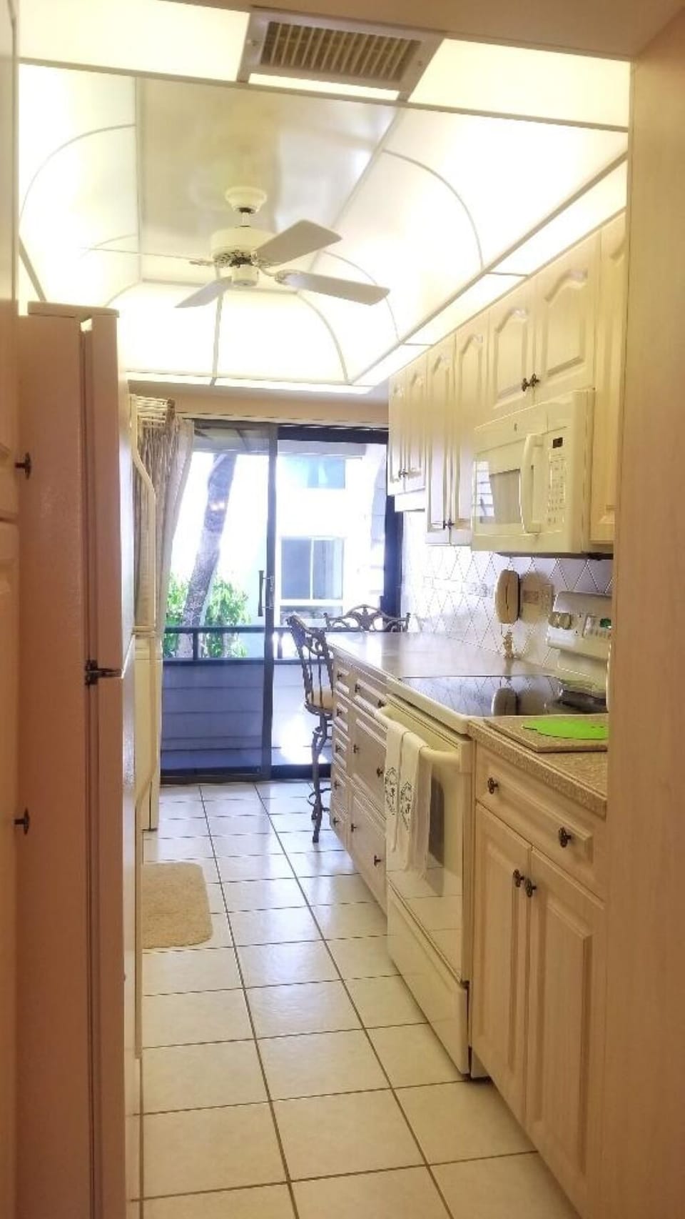 Kitchen with full size washer/dryer, dishwasher and insinkerator.