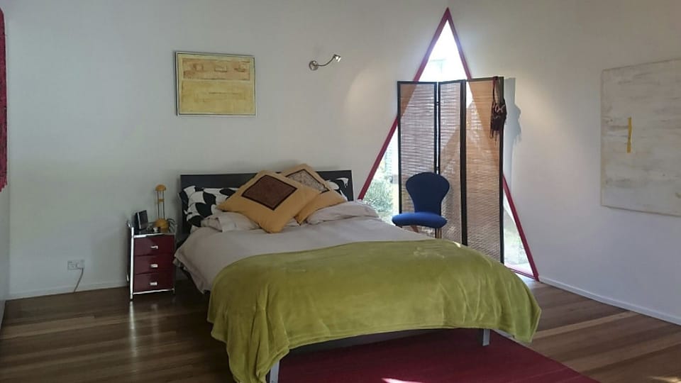Main Bed (Queen)