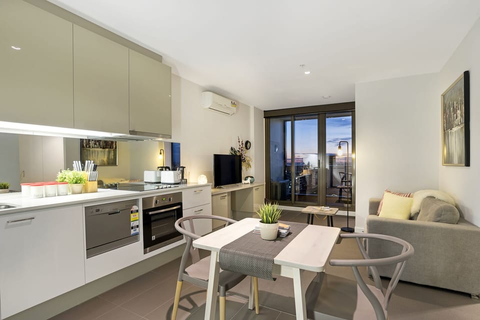 LUXURY 1-BR CBD APT   NETFLIX!