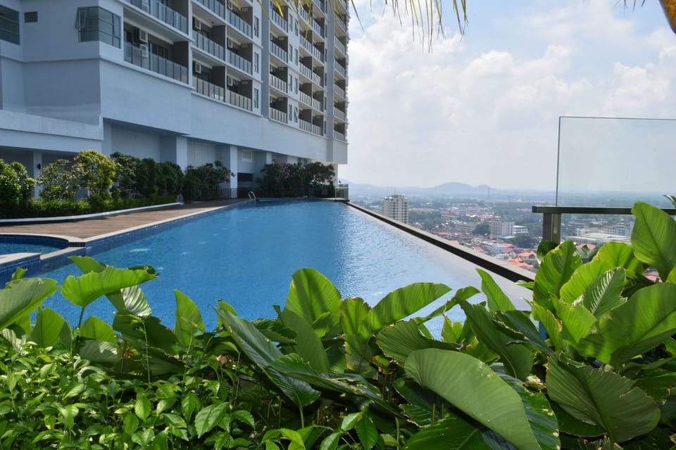 Adult infinity pool
