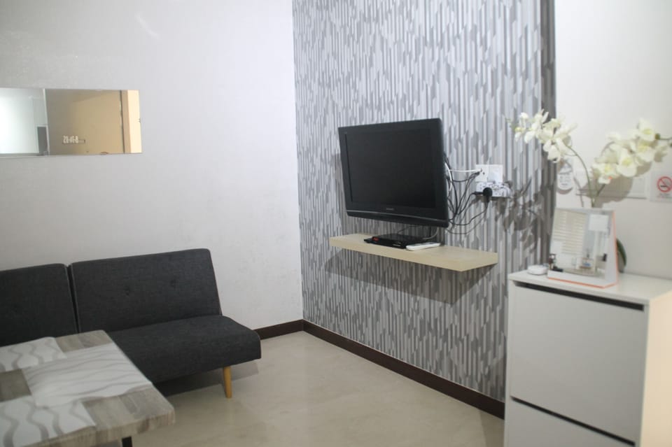 LCD TV with Astro Njoi