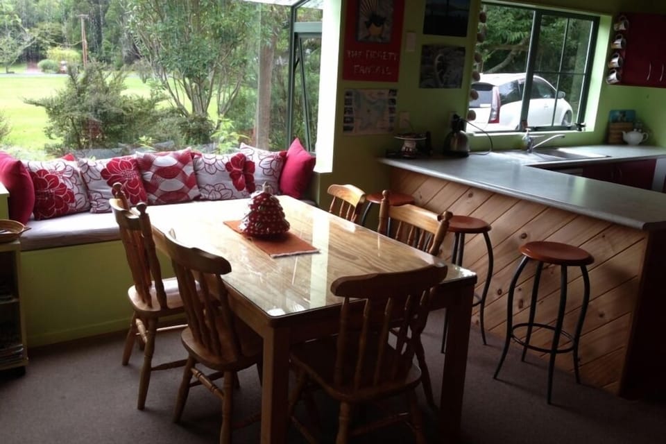 Kitchen dining