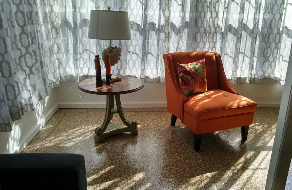 UNIT B
 Living room