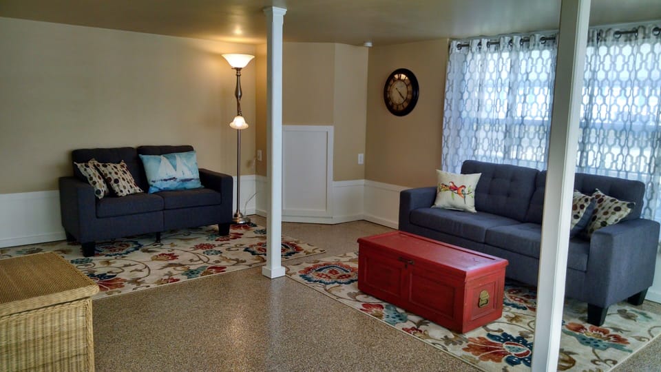 UNIT B Living room