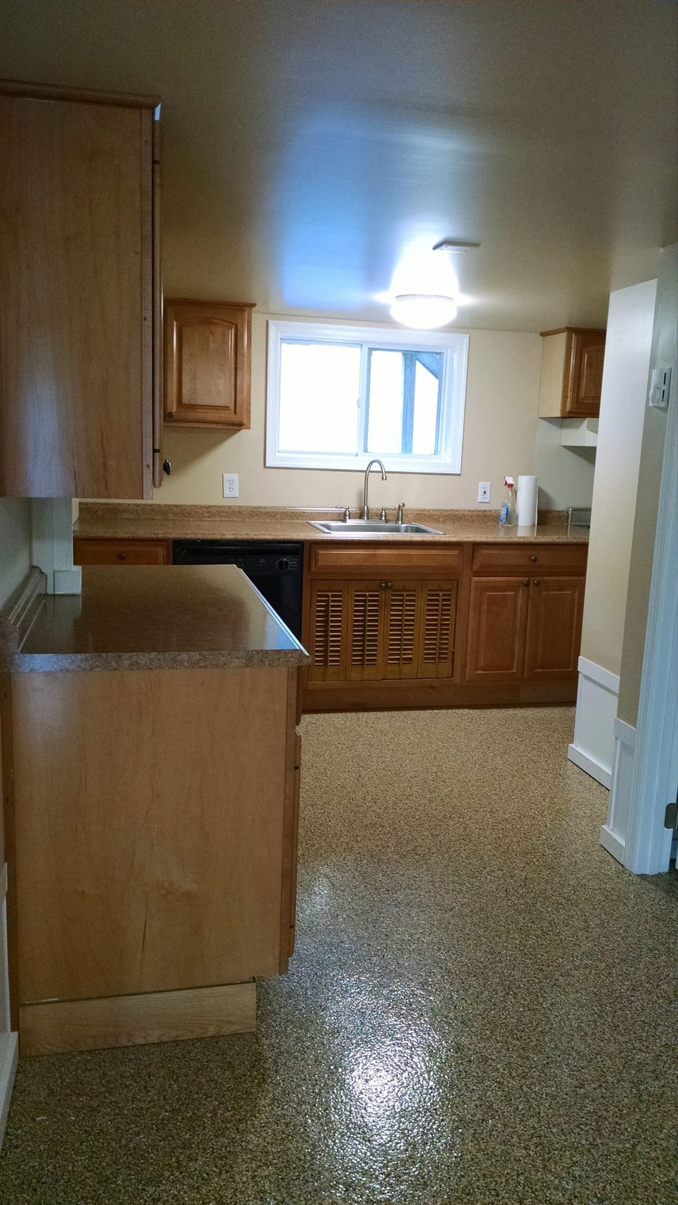 UNIT B
Kitchen