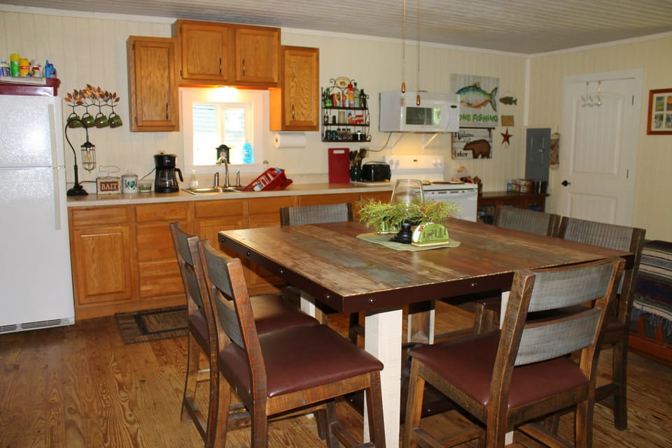 Perfect set-up for your lakeside gathering...
